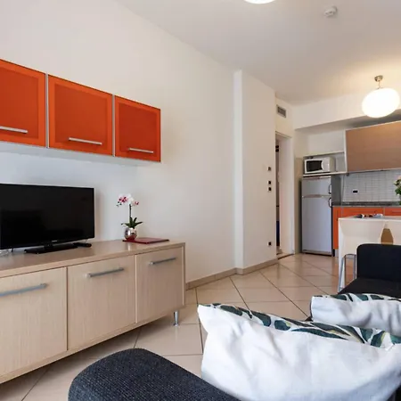 Seaside Escape For Perfect Vacations In Apartment *